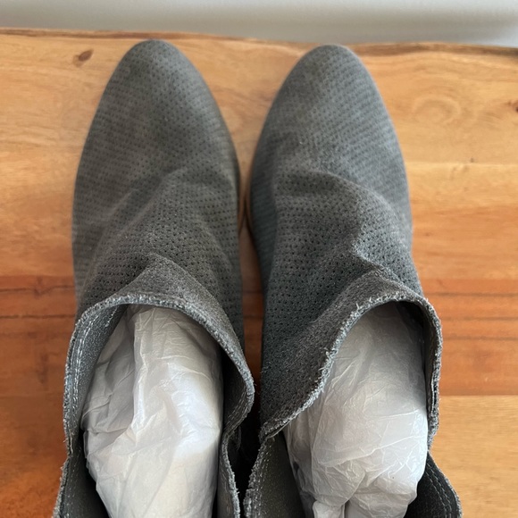 Dolce Vita Karsen Bootie - Size 8 - Picture 4 of 14